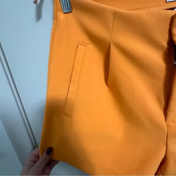 A New Day Womens 4” Midi Shorts Orange Stretch - Size 8 - Picture 4 of 4